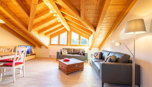 Apartment with Mountain View