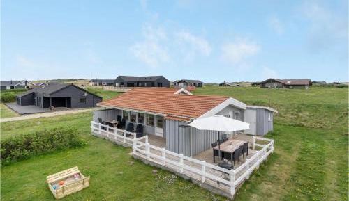 Three-Bedroom Holiday Home 