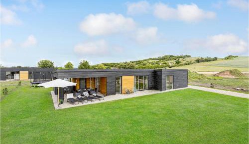 Four-Bedroom Holiday Home