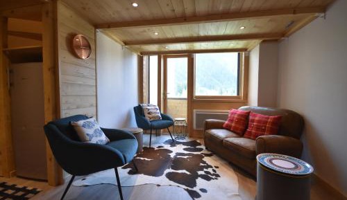 Apartment with Mountain View