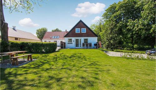 Three-Bedroom Holiday Home 