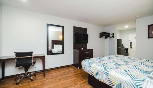 King Room with Roll-In Shower - Disability Access