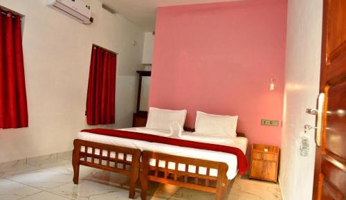 Deluxe Double Room (2 Adults + 1 Child)