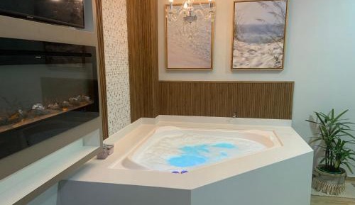 Deluxe Suite with Spa Bath