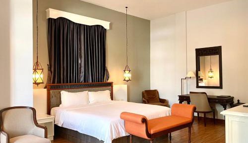 Deluxe Queen Room