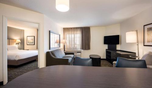 One-Bedroom Queen Suite - Mobility/Hearing Accessible