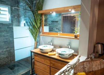 Suite with Hot Tub