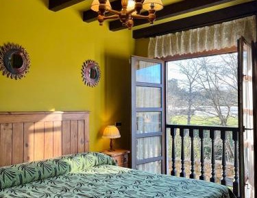 Apartment with Mountain View