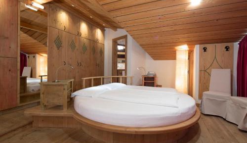 Suite with Hot Tub