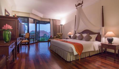 Deluxe Pool Facing View