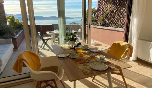 Apartment with Lake View