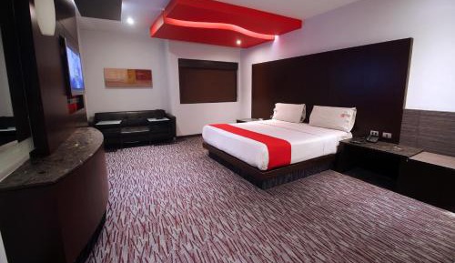 Deluxe Queen Suite