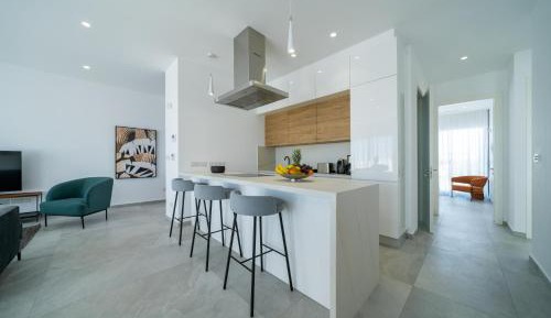 Executive Penthouse with Private Pool & Sea View