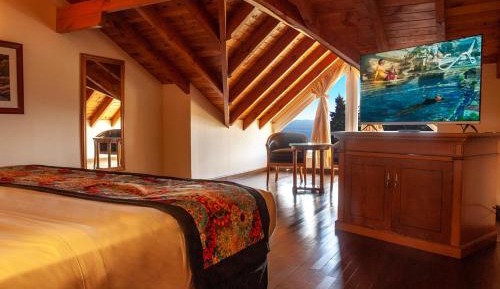 Family Room with Lake View