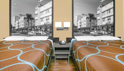 Queen Room with Two Queen Beds, Mobility/Hearing Access and Bathtub with Grab Bars, Non-Smoking