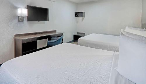 Queen Room with Two Queen Beds - Smoking