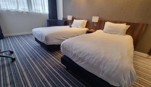 Standard Twin Room with Free Hot Breakfast - Accessible