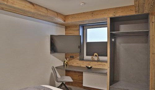 Family Room with Garden View
