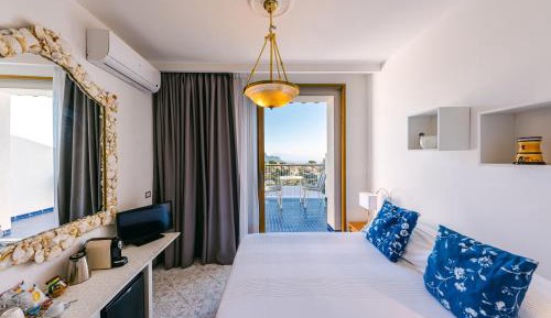 Double or Twin Room with Sea View