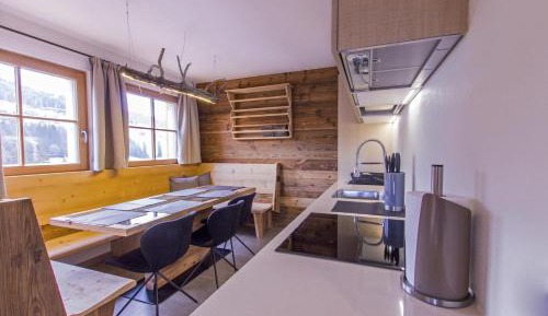 Chalet (8 Adults)