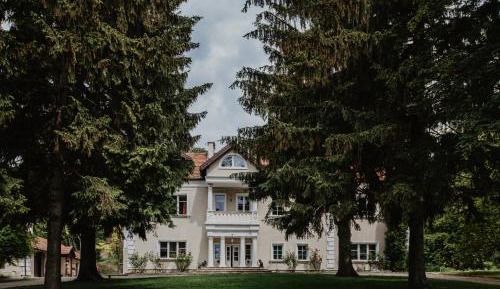 Villa with Garden View