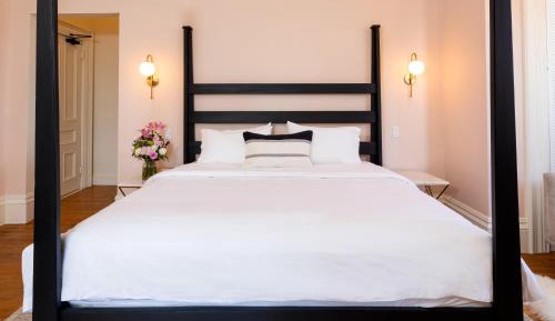 Deluxe King Suite