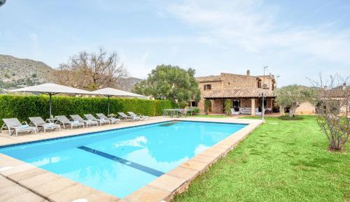 Villa with Garden View