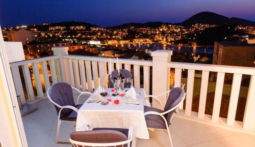 Two-Bedroom Apartment with Terrace and Sea View
