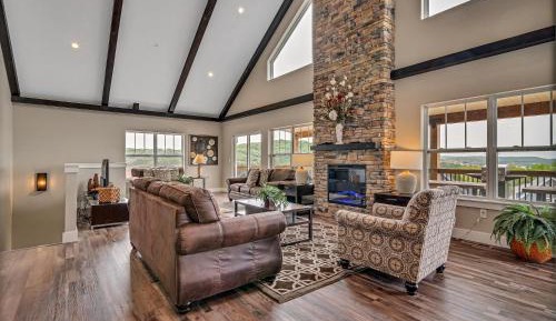 Seven-Bedroom Holiday Home