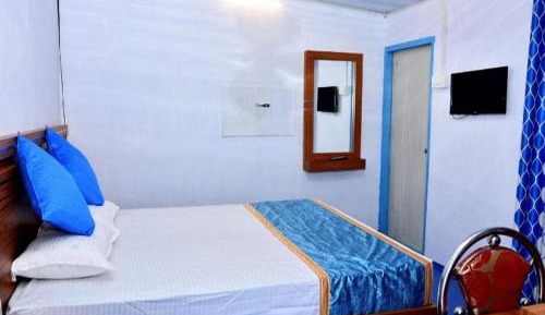 Deluxe Double Room (2 Adults + 1 Child)