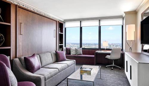 One-Bedroom Junior King Suite with City View - High Floor