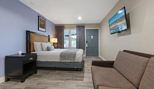 Queen Suite with Sofa Bed