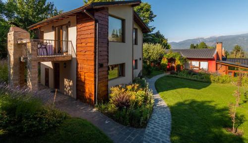 Bungalow with Mountain View