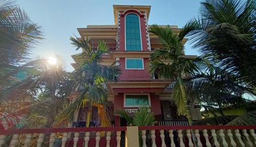 Deluxe Double Room (2 Adults + 1 Child)