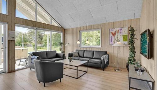 Seven-Bedroom Holiday Home