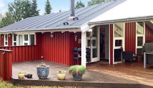 Three-Bedroom Holiday Home 