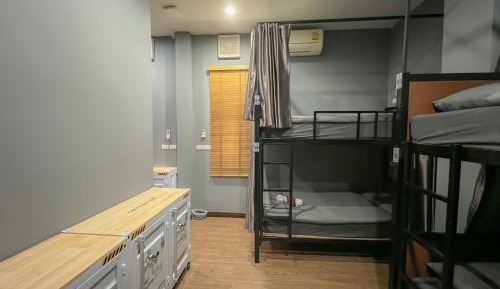Bunk Bed in Mixed Dormitory Room