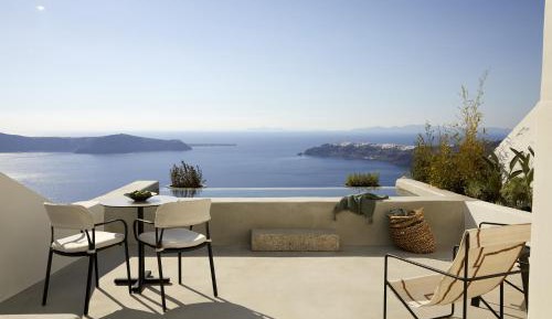 Infinity Suite with Plunge Pool and Caldera View