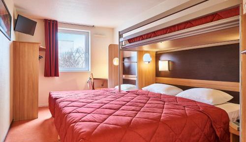 Quadruple Room with 1 Double Bed and 2 Single Beds