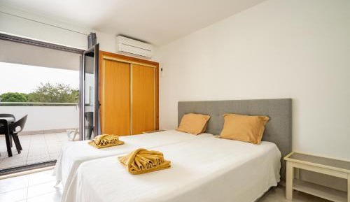 Family Studio (2 Adults + 2 Child)