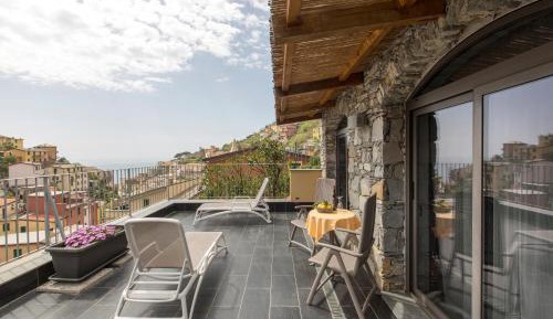 Deluxe Double Room with Balcony and Sea View