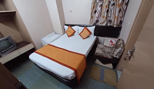 Standard Double Room with Shared Bathroom