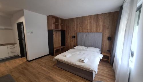 Deluxe Double Room (2 Adults + 1 Child)