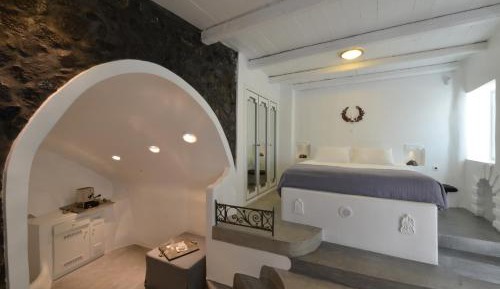 Honeymoon Suite with Hot Tub and Caldera View