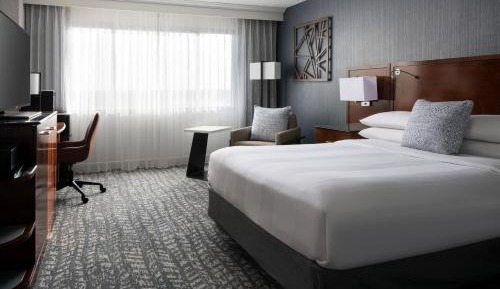 Queen Guest Room