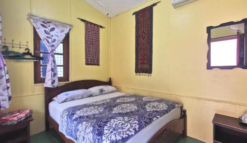 Basic AC Queen Bed Room With Shared Toilet And Shower