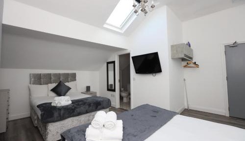 Quadruple Room with Private Bathroom