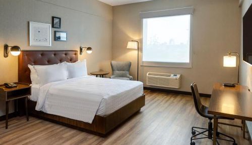 Queen Room - Mobility Accessible