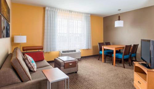 One-Bedroom Queen Suite