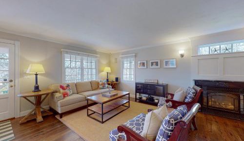 Six Bedroom Holiday Home